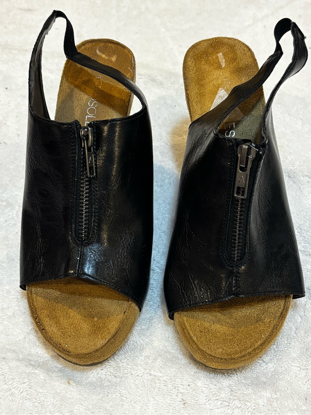 Almost Brand New Wedges By Aerosoles - SZ 7M - Wedge Height 3.5 Inches - box 12 - Picture 2 of 4